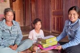Hội LHPN huyện Đắk Glong phối hợp tặng quà cho trẻ em mồ côi  trước thềm năm học mới năm 2023
