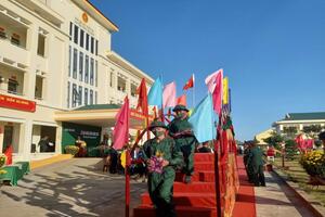 Hội LHPN huyện Đắk Glong tặng quà tân binh lên đường nhập ngũ năm 2023