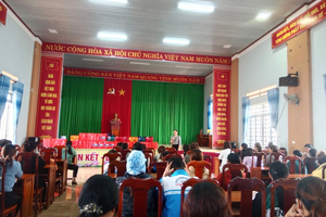 Câu lạc bộ Doanh nghiệp nữ huyện Đắk Song  tặng quà Tết Trung thu cho trẻ em khuyết tật
