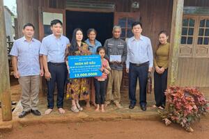 Khối thi đua số 03 tỉnh Đắk Nông nhận đỡ đầu trẻ mồ côi có hoàn cảnh khó khăn năm 2023