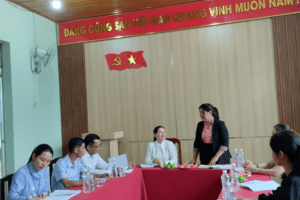 Điểm giao dịch huyện Đắk R’Lấp làm việc với đoàn kiểm tra Quỹ Cơ hội cho phụ nữ làm kinh tế tỉnh và thăm mô hình, tặng sinh kế