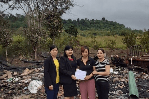 Phụ nữ Đắk Mil chung tay hỗ trợ gia đình hội viên gặp hoạn nạn