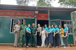 Sinh hoạt câu lạc bộ “Phụ nữ tham gia bảo vệ biên giới” tại huyện Đắk Song